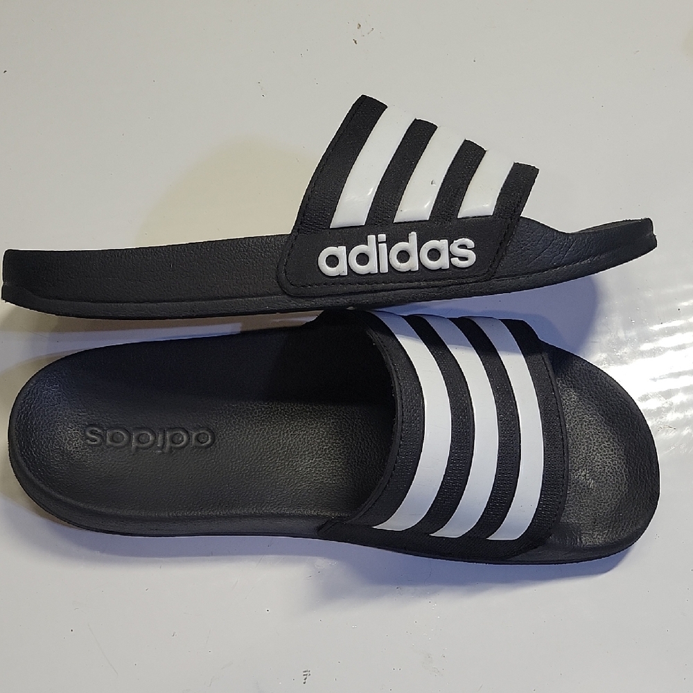 Womens 6 Adidas Adilette Comfort Slides in black/white stripes. Great Condition.